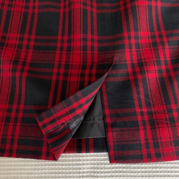 Size 14 Wool and Rayon Skirt - Picture 3 of 10